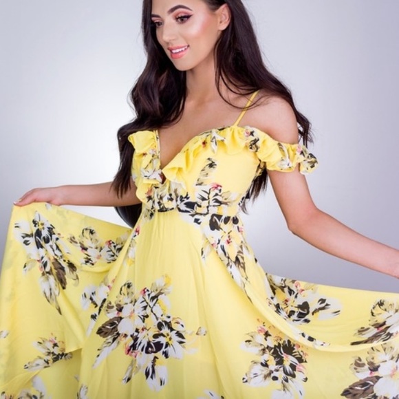 Fashion Nova Dresses & Skirts - NWT Fashion Nova Yellow floral deep plunge Maxi